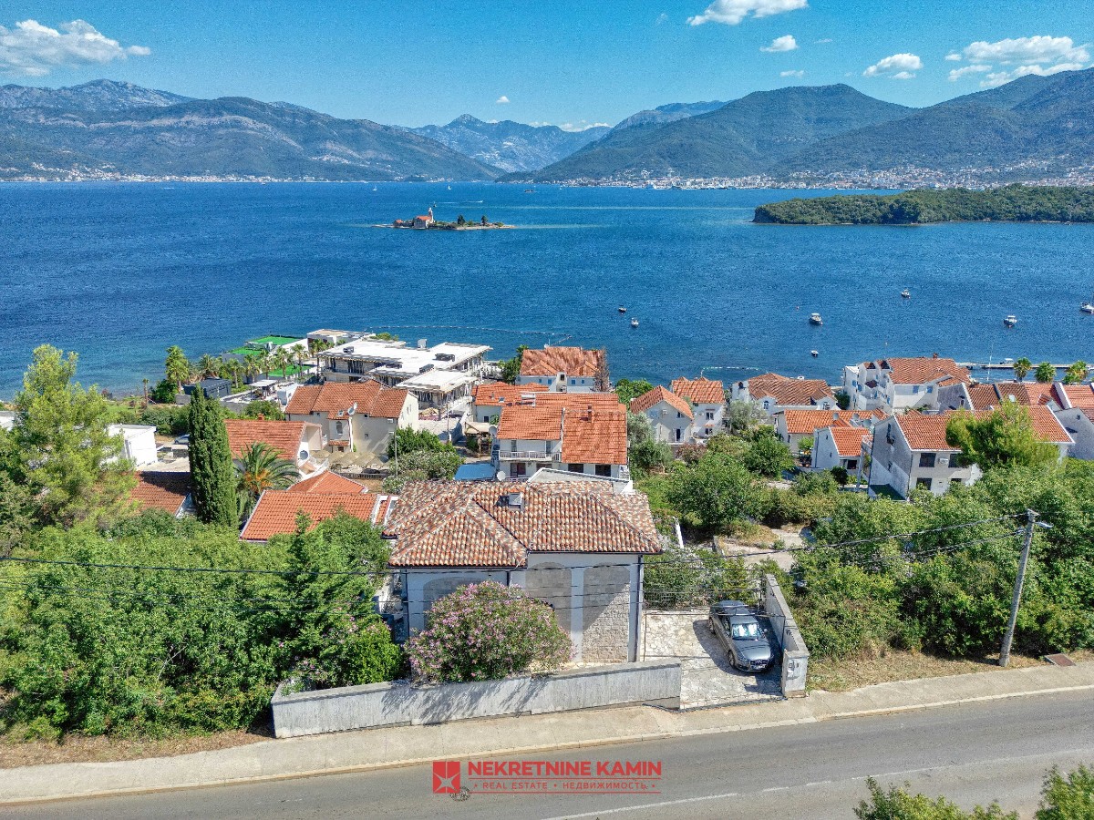 Prelepa kuća sa pogledom na more blizu Luštica Bay – Đuraševića Obala / Kaluđerovina